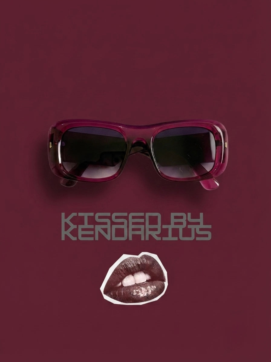 Maroon Kisses